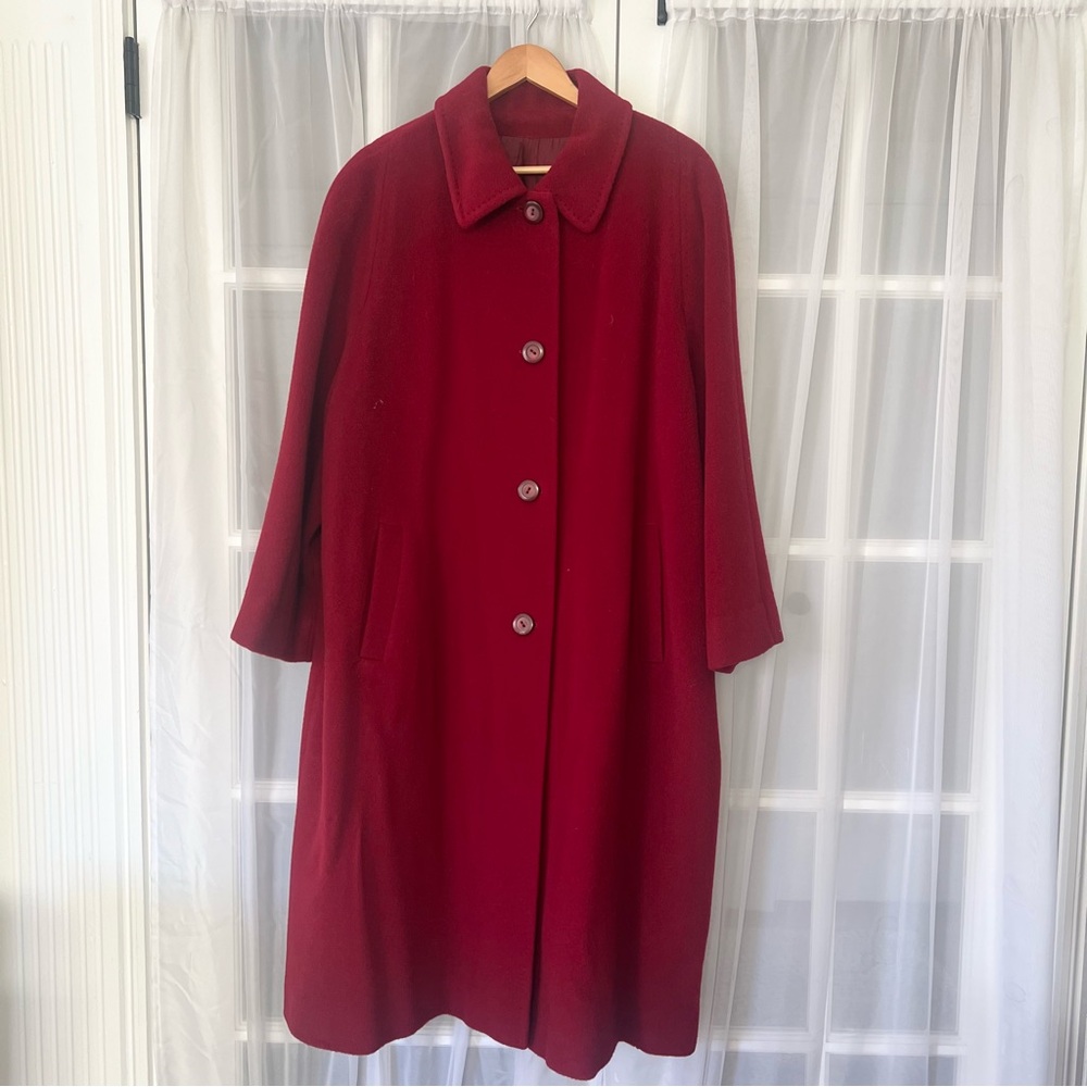 Beautiful Red Vintage-style Coat out of wonderful soft wool, made in Italy